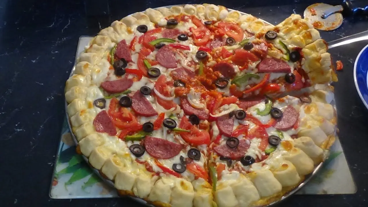 pizza con borde de tequeño - Cómo se llama el borde de la pizza en italiano