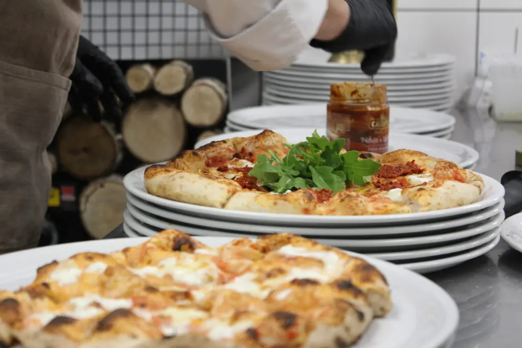 pizza margherita calorieën - Hoeveel weegt een pizza van 30 cm