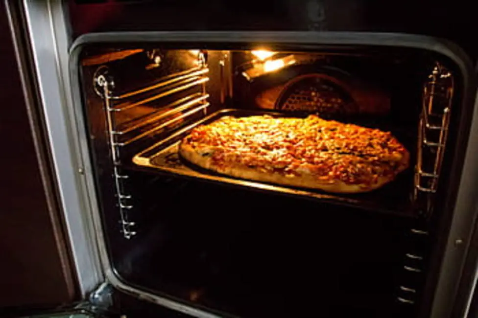 pizza horno papel aluminio - Qué poner en el fondo del horno para que no se ensucie