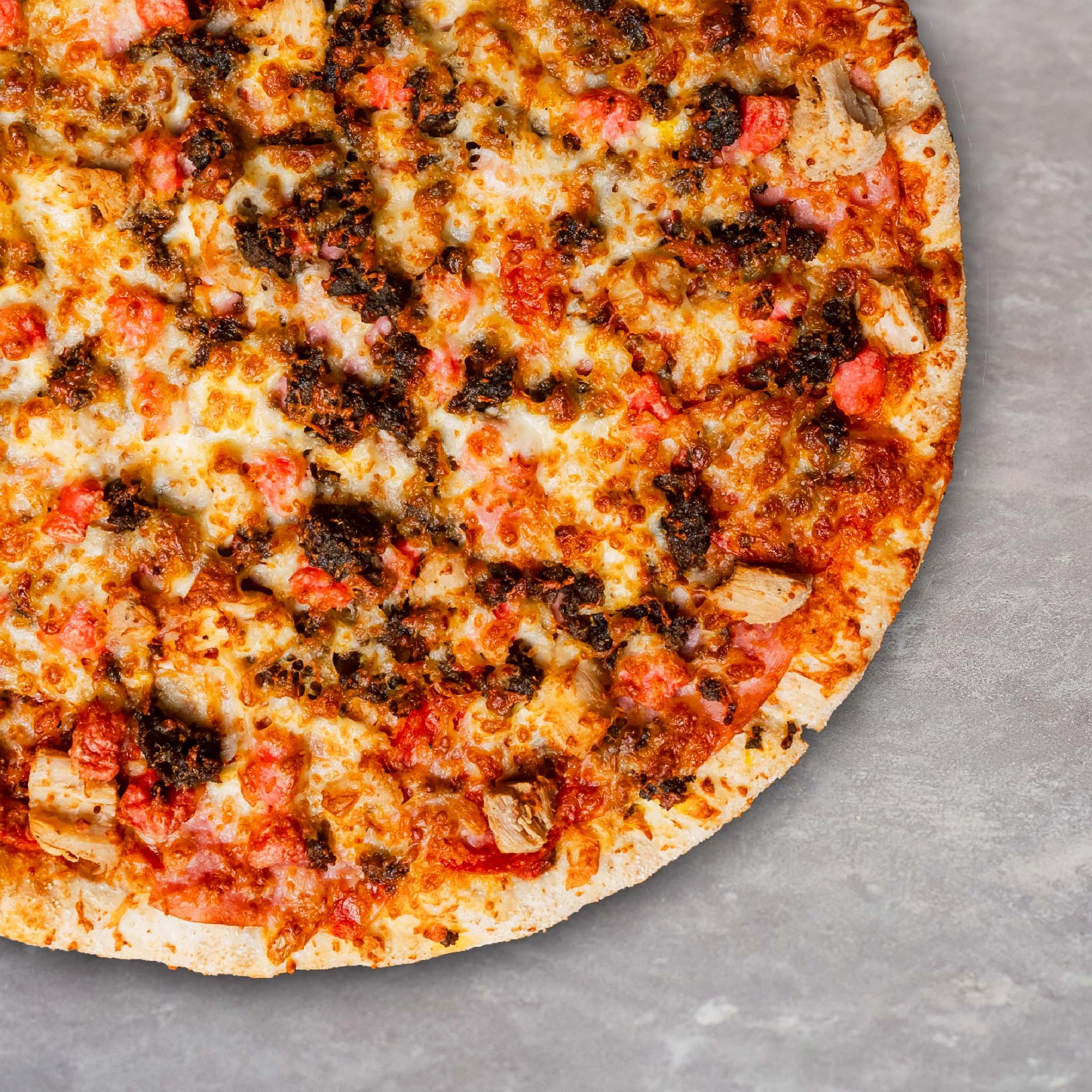ingredientes pizza carnivora - Que tiene la pizza todas las carnes