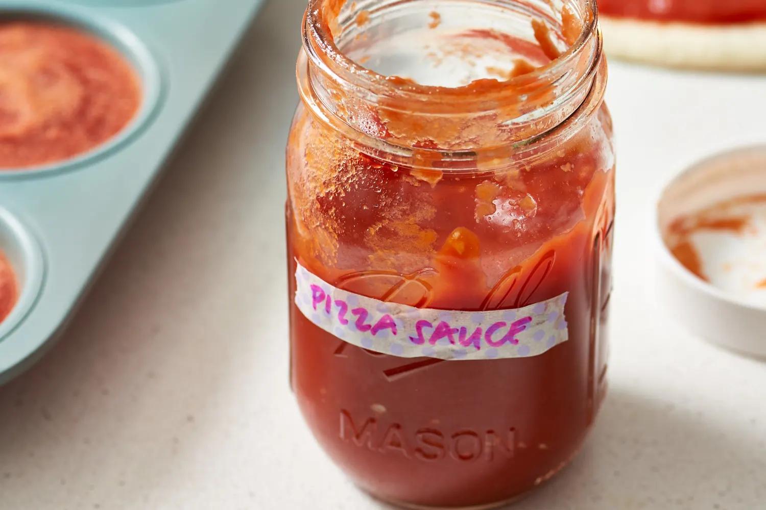 pizza sauce with tomato sauce - Should tomato sauce for pizza be cooked