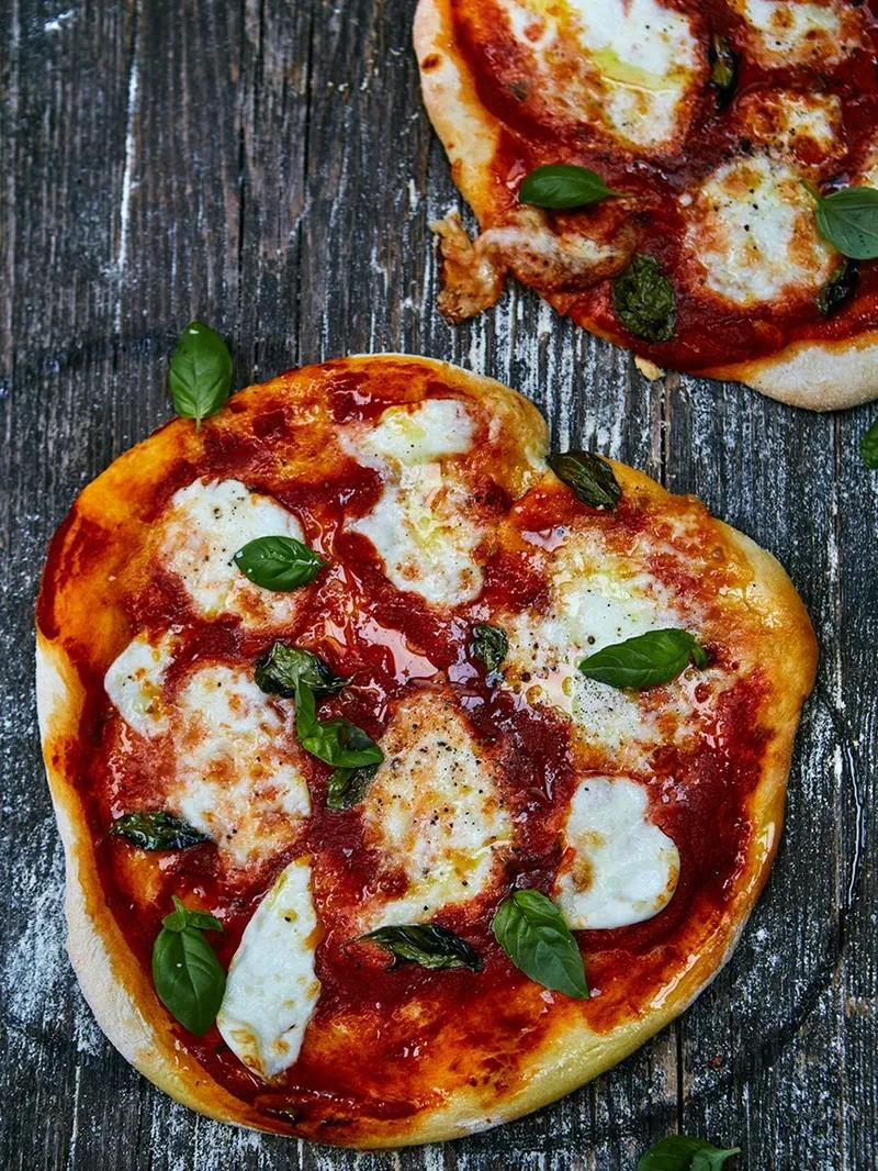 easiest pizza recipe - What are the basics of a pizza